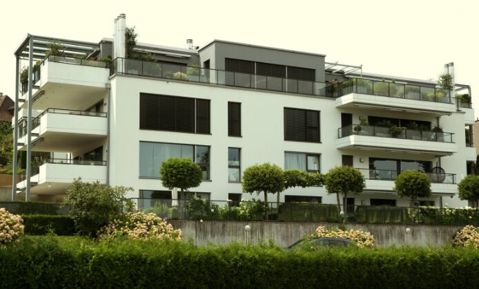 modernes Mehrfamilienhaus